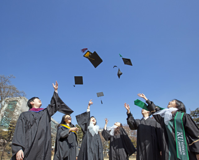 '4억 원 선물 안긴 내리사랑' 올해 건국대 졸업식은 축제의 장