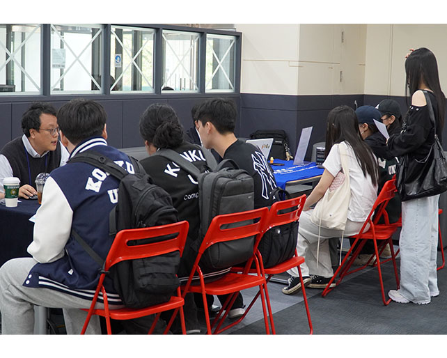 중원도서관 제13회 학술전자정보박람회 성황리 개최... 11개 전문 업체 참여, 400여명 디지털 연구 역량 강화 기회 마련
